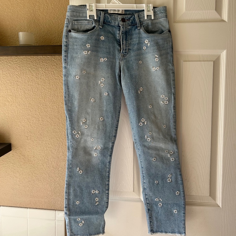 A&F Embroidered Daisy Skinny Pants